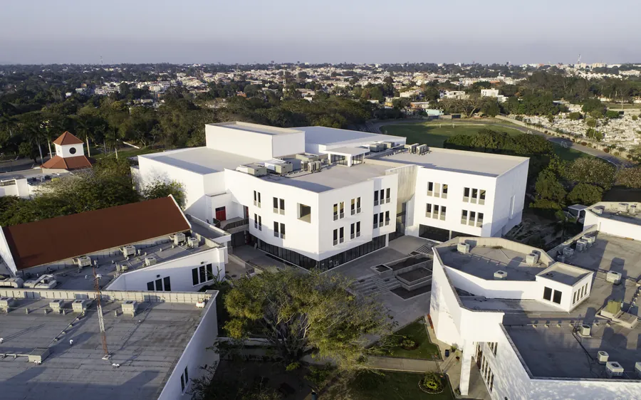 Fotografía del proyecto Colegio Americano del portafolio LUCONSA: vista aérea de los edificios del campus