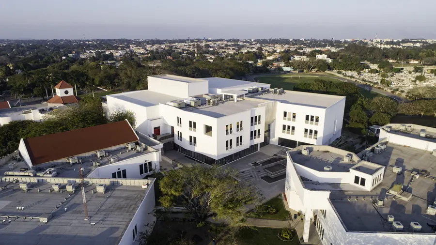 Fotografía del proyecto Colegio Americano del portafolio LUCONSA: vista aérea de los edificios del campus