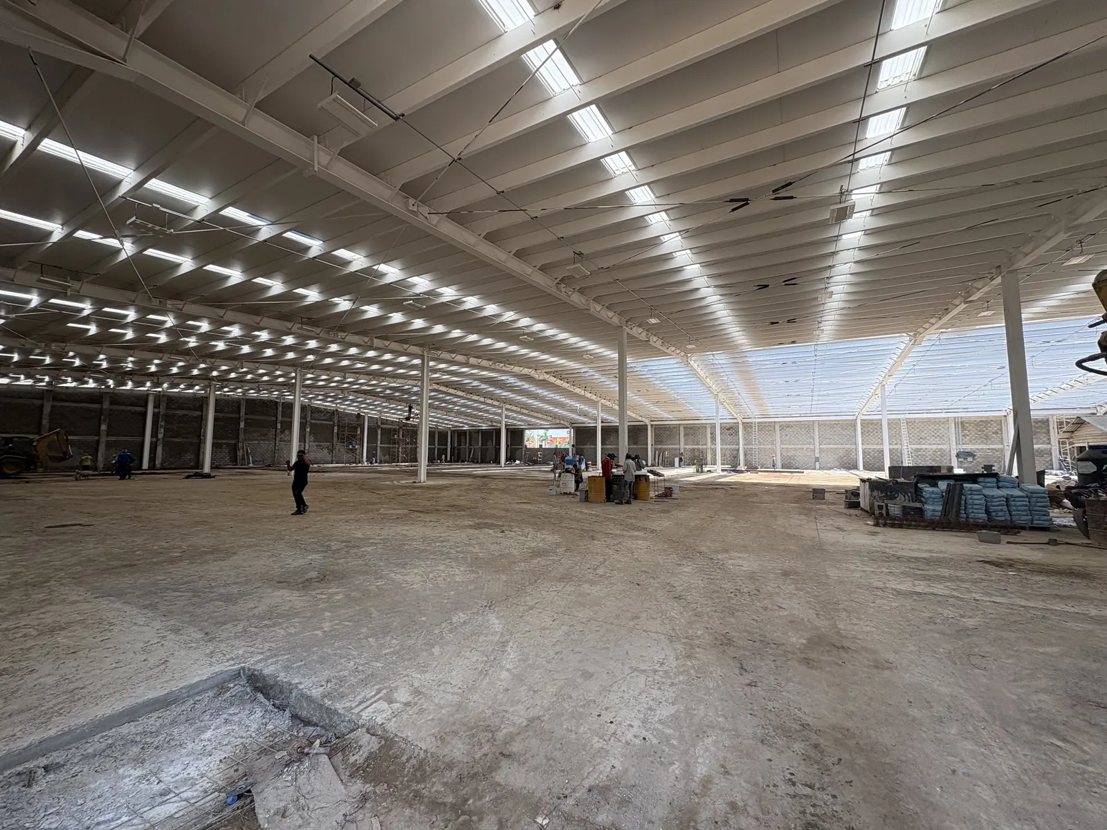 Fotografía del proyecto Nave Industrial Grupo Ibarra del portafolio LUCONSA: interior de la nave con iluminación cenital