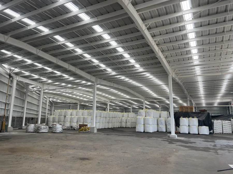 Fotografía del proyecto Nave Industrial SYS Exporta del portafolio LUCONSA: interior de la nave con material almacenado